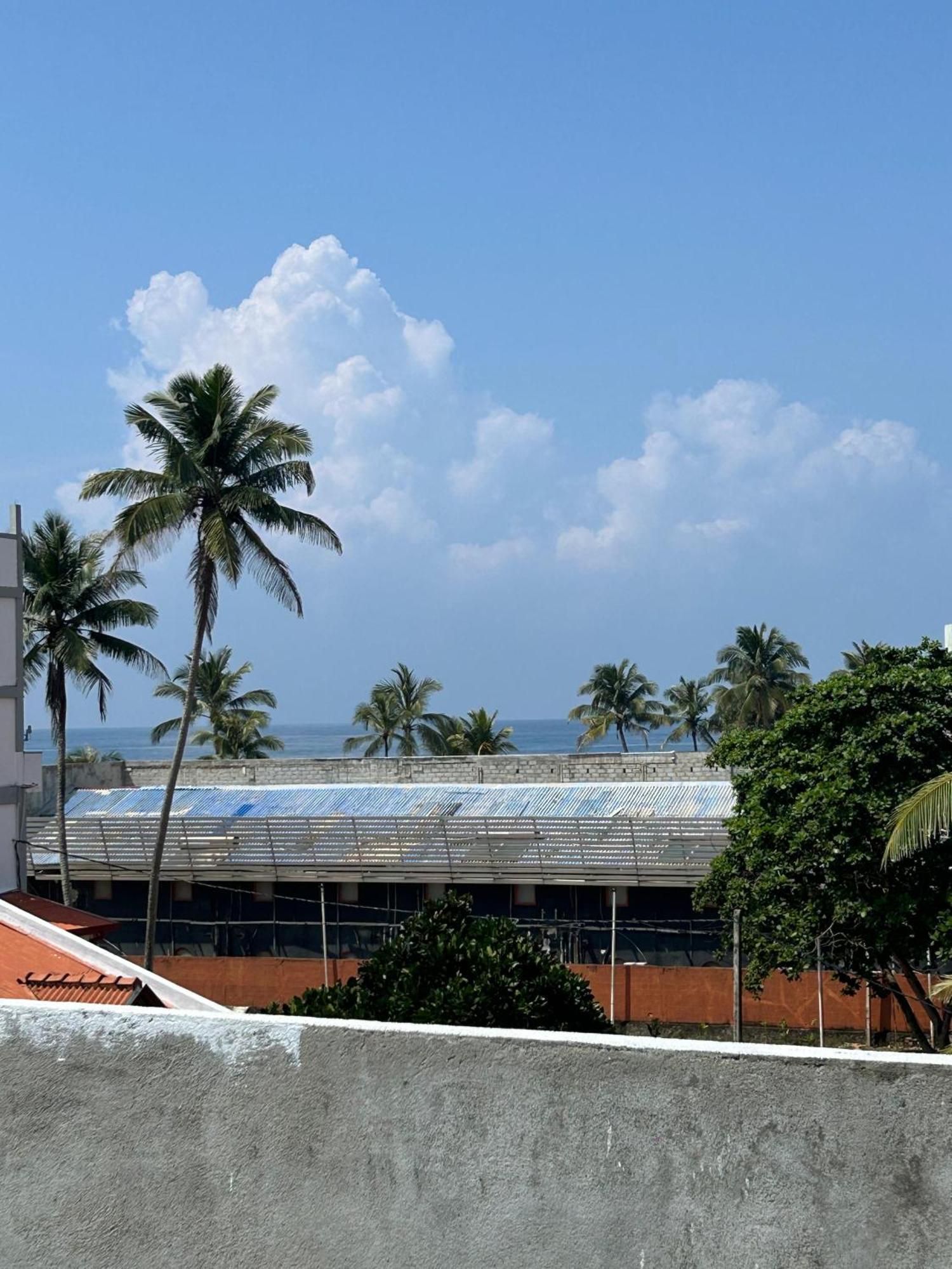 White House & Sea Food Restaurant Hostel Hikkaduwa Buitenkant foto